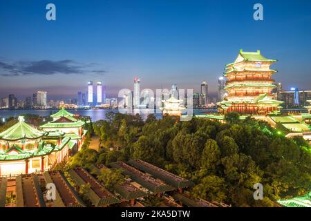 Nanchang Tengwang Pavillon in der Nacht, ist einer der chinesischen berühmten antiken Gebäude Stockfoto