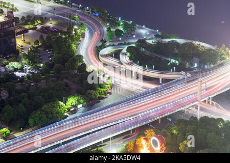 Überführung der leichte Wanderwege, schöne Kurven. Stockfoto