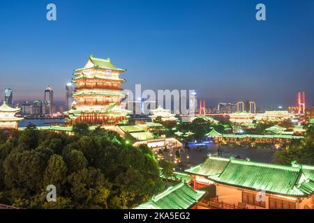 Nanchang Tengwang Pavillon in der Nacht, ist einer der chinesischen berühmten antiken Gebäude Stockfoto