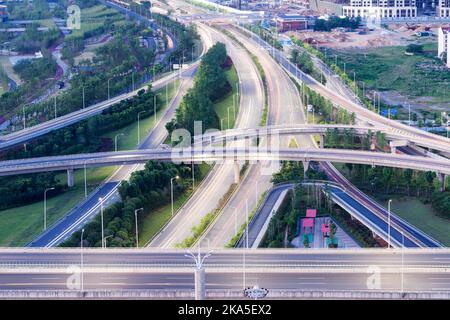 Überführung der leichte Wanderwege, schöne Kurven. Stockfoto
