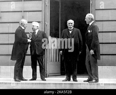 "Die Großen vier" traf alle wichtigen Entscheidungen auf der Pariser Friedenskonferenz (von links nach rechts, David Lloyd George aus Großbritannien, Vittorio Emanuele Orlando aus Italien, Georges Clemenceau aus Frankreich und Woodrow Wilson aus den Vereinigten Staaten). Stockfoto