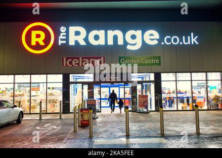 In drumchapel wird ein neuer, riesiger The Range Store in einem großen westlichen Einkaufszentrum eröffnet Stockfoto