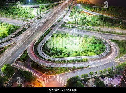 Überführung der leichte Wanderwege, schöne Kurven. Stockfoto