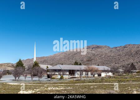 OP DIE BERG, SÜDAFRIKA - SEP 9, 2022: The Dutch Reformierte Church and Hall in Op die Berg in der Region Koue Bokkeveld in der Western Cape Province Stockfoto