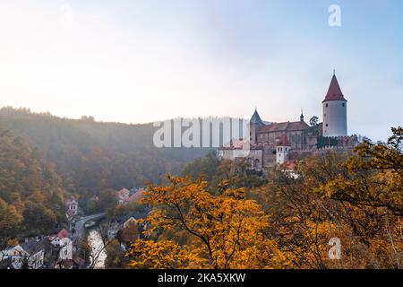 Die Burg Krivoklat ist eine königliche gotische Festung der tschechischen Republik. Tschechien. Stockfoto