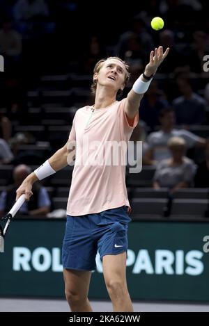 Sebastian Korda aus den USA während des 1. Tages des Rolex Paris Masters 2022, ATP Masters 1000 Tennisturniers am 31. Oktober 2022 in der Accor Arena in Paris, Frankreich - Foto: Jean Catuffe/DPPI/LiveMedia Stockfoto