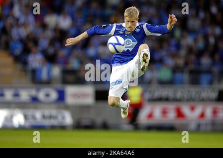 Moldes Kristoffer Paulsen Vats Haug in Aktion während des Fußballligaspiels zwischen Molde und Rosenborg im Aker Stadium in Molde. Molde verlor 0-2. Stockfoto