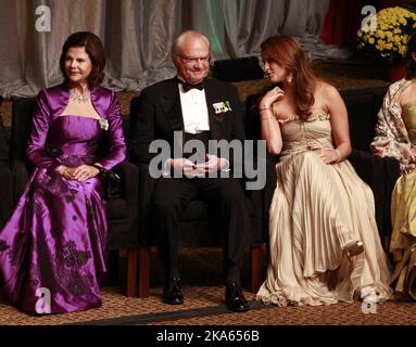 Von links die schwedische Königin Silvia, König Carl Gustaf und Prinzessin Madeleine im Rahmen einer Veranstaltung unter der Schirmherrschaft der American-Scandinavian Foundation in New York am Freitagabend, den 21. Oktober. 2011. Foto Lise Aserud / Scanpix Norwegen Stockfoto