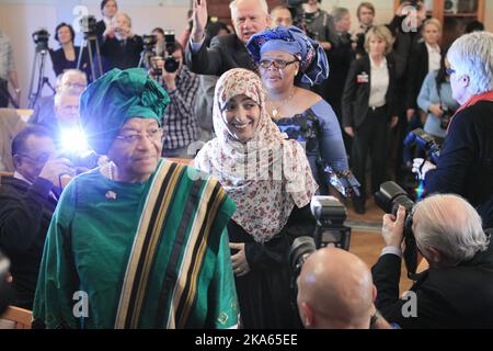 OSP! ES IST NATÜRLICH FREITAG! Oslo, Freitag, 9.. Dezember: Pressekonferenz im Nobelinstitut mit den Friedensnobelpreisträgern (von links), der Präsidentin von Liberia Ellen Johnson-Sirleaf, der Menschenrechtsaktivistin Tawakul Karman aus dem Jemen und der liberianischen Friedensaktivistin Leymah Gbowee. Foto: Cornelius Poppe / Scanpix Norwegen Stockfoto