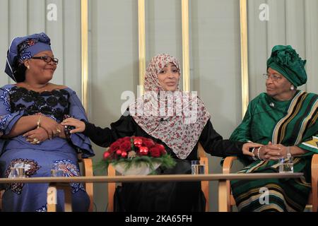 Oslo, Freitag, 9.. Dezember: Pressekonferenz im Nobelinstitut mit den Friedensnobelpreisträgern (von links), der liberianischen Friedensaktivistin Leymah Gbowee, der Menschenrechtsaktivistin Tawakul Karman aus dem Jemen und der Präsidentin von Liberia Ellen Johnson-Sirleaf. Foto: Cornelius Poppe / Scanpix Norwegen Stockfoto