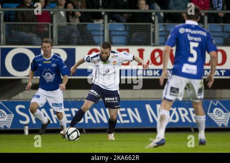 Str¿msgodset IF Mounir Hamoud (Mitte) im Duell mit Magne Simonsen Ligaspiel des Fußballs zwischen Molde und Str¿msgodset IF PA Aker Stadium in Molde Freitagabend. Foto: Svein Ove Ekornesvaag / Scanpix Stockfoto