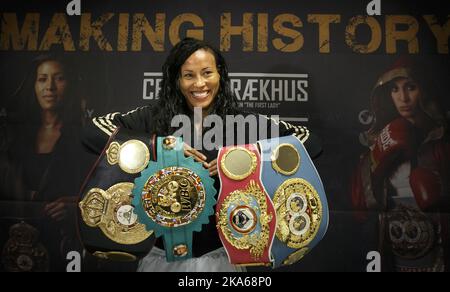 KOPENHAGEN, DÄNEMARK 20140914. Cecilia Braekhus (32) war überlegen gegen IBF-Champion Ivana Habazin und gewann als erste Boxerin am Samstagabend ihren vierten Weltmeisterschaftsgürtel. Die 'First Lady' aus Bergen hat einmal mehr bewiesen, dass sie die beste Boxerin ist. Foto: Heiko Junge/ Stockfoto