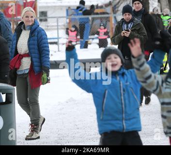 Oslo, Norwegen 20150113. Das Paar des königlichen Kronprinzen besucht am Dienstag den Toyenpark in Oslo zur Eröffnung des Outdoor Recreation Year 2015 (Friluftlivets aar). 1600 Kinder und Jugendliche nahmen an der Eröffnung Teil. Kronprinzessin Mette-Marit im Park. Foto: Lise Aserud / NTB scanpix Stockfoto