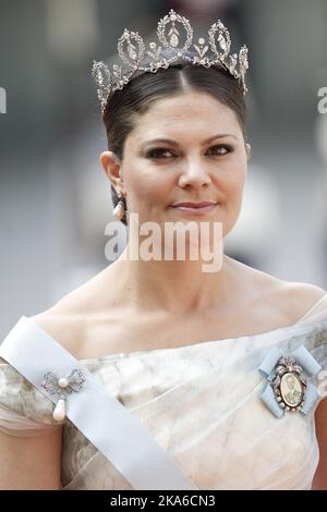 STOCKHOLM, SCHWEDEN 20150613. Hochzeit zwischen Prinz Carl Philip und Sofia Hellqvist. Kronprinzessin Victoria trifft in der Königlichen Kapelle im Königlichen Palast in Stockholm ein, um an der Prinzenhochzeit am Samstag teilzunehmen. Die Kronprinzessin trägt ein Kleid von H&M und die Connaught Diamond Tiara Foto: Jon Olav Nesvold / NTB scanpix Stockfoto