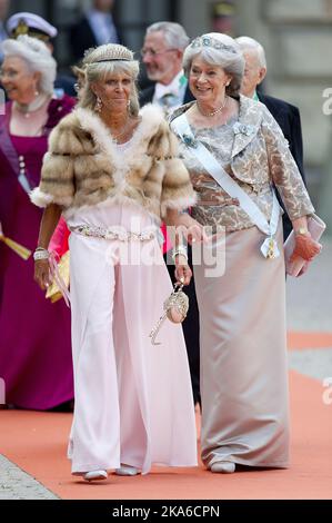 STOCKHOLM, SCHWEDEN 20150613. Hochzeit zwischen Prinz Carl Philip und Sofia Hellqvist. Prinzessin Birgitta und Prinzessin Margaretha kommen in der Königlichen Kapelle in Stockholm an, um an der Prinzenhochzeit am Samstag teilzunehmen. Foto: Jon Olav Nesvold / NTB scanpix Stockfoto