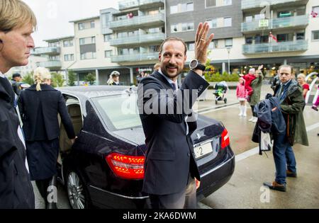 Kolbotn, Norwegen 20150915. Kronprinz Haakon verlässt das Kultur- und Aktivzentrum Kolben während der Paartour durch Akershus County am Dienstag. Foto: Vegard Wivestad Grott / NTB scanpix Stockfoto