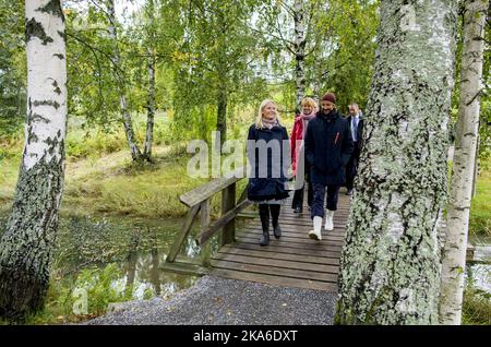 Fetsund, Norwegen 20150916. Kronprinz Haakon und Kronprinzessin Mette-Marit besuchen „Fetsund Lenser“ während der Paartour durch Akershus County am Mittwoch. Foto: Vegard Wivestad Grott / NTB scanpix Stockfoto