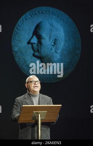 Bergen, Norwegen 20151101. 2015 Rafto-Preisträger Ismael Moreno Coto, bekannt als „Padre Melo“ aus Honduras. Der Preis wird jährlich von der Rafto-Stiftung für Menschenrechte verliehen, die in der humanistischen Tradition der Helsinki-Abkommen gegründet wurde, um die grundlegenden Menschenrechte der geistigen und politischen Freiheit zu fördern Foto: Marit Hommedal / NTB scanpix Stockfoto