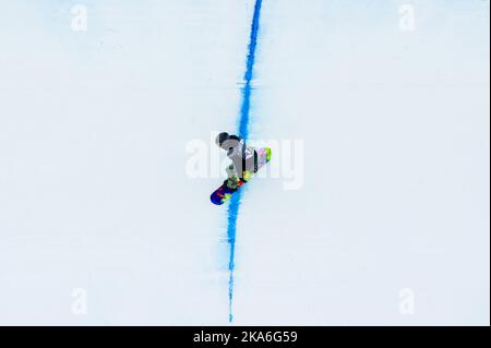 Oslo, Norwegen 20160214. Olympische Jugendspiele 2016 in Lillehammer. Ein Athlet in Aktion während der Halfpipe-Snowboard-Finales im Oslo Vinterpark. Foto: Vegard Wivestad Grott / NTB scanpix Stockfoto