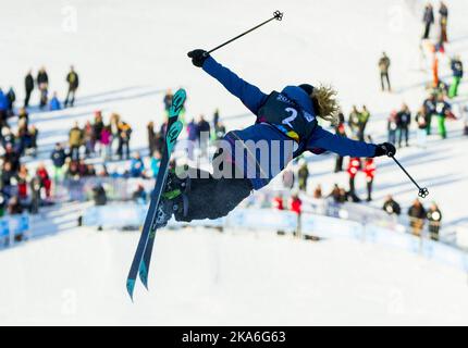 Oslo, Norwegen 20160214. Olympische Jugendspiele 2016 in Lillehammer. Paula Cooper in Aktion während der Halfpipe Snowboard Finales im Oslo Vinterpark. Foto: Vegard Wivestad Grott / NTB scanpix Stockfoto