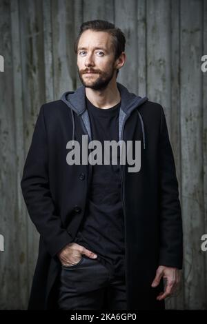 OSLO, Norwegen 20160331. Das heutige Foto von NTB scanpix. Der Musiker Thomas Gullestad (Fingern) ist Mitglied der norwegischen Hip-Hop-Gruppe „Klovner i kamp“. Foto: Heiko Junge / NTB scanpix Stockfoto