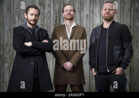 OSLO, Norwegen 20160331. Die norwegische Hip-Hop-Gruppe 'Klovner i kamp' besteht aus den Mitgliedern Thomas Gullestad (Fingern), Aslak Hartberg und Esben Selvig (Däne). Anfang April veröffentlichen sie zum ersten Mal seit zehn Jahren einen neuen Rekord. Foto: Heiko Junge / NTB scanpix Stockfoto