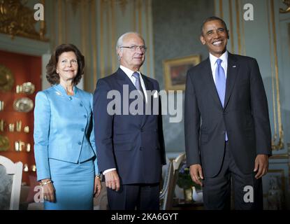 US-Präsident Barack Obama, rechts, trifft sich mit dem schwedischen König Carl XVI Gustaf, Mitte, und Königin Silvia im Königlichen Palast, Donnerstag, den 5. September 2013, in Stockholm, Schweden. (AP Photo/Pablo Martinez Monsivais) der schwedische König Carl XVI Gustaf feiert am 30. April 2016 seinen 70. Geburtstag. Stockfoto