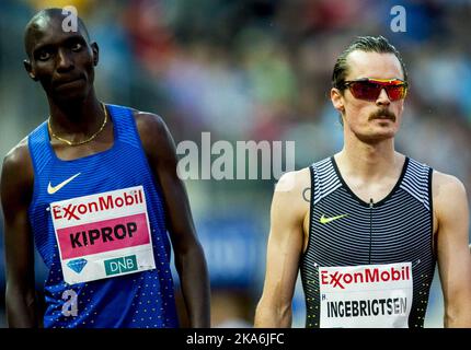 Oslo, Norwegen 20160609. Leichtathletik, IAAF Diamond League, Bislett Games 2016: Henrik Ingebrigtsen und Asbel Kiprop aus Kenia (links) vor einer englischen Meile für Männer, Donnerstagabend. Ingebrigtsen belegte den 7.. Platz, Kiprop gewann das Rennen. Foto: Vegard Wivestad Grott / NTB scanpix canpix Stockfoto