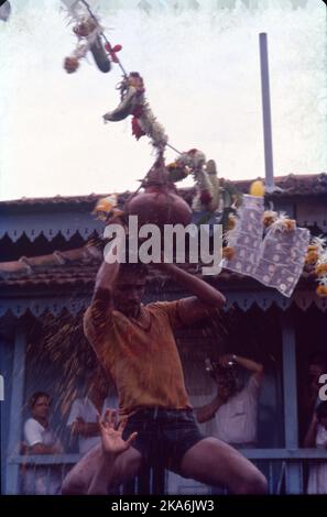 Auch bekannt als Krishna Janmashtami und Gokulashtami, wird dieser Tag gefeiert, um der Geburt von Lord Krishna zu gedenken. Den Legenden zufolge wurde Lord Krishna, der achte Sohn Devkis, am 8.. Tag der dunklen vierzehn Tage des Monats Bhadrapada (August-September) geboren. Stockfoto