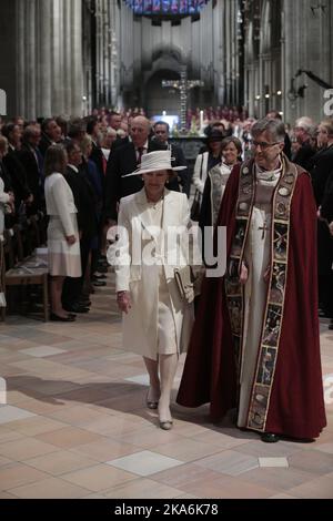 Trondheim, Norwegen 20160623. Königin Sonja und Bischof Tor Singsaas nehmen am Donnerstag an einem Gottesdienst im Nidarosdomen (Kathedrale von Nidaros) im Zusammenhang mit der Feier des 25-jährigen Thronjubiläums des königlichen Paares Teil. Foto: Lise Aaserud / NTB scanpix Stockfoto