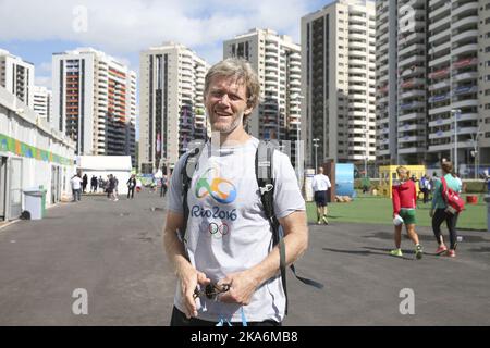 Rio de Janeiro, Brasilien 20160811. Olympische Sommerspiele in Rio 2016 NRK Handball-Experte Oystein Havang im Olympischen Dorf. Foto: Vidar Ruud / NTB scanpix Stockfoto