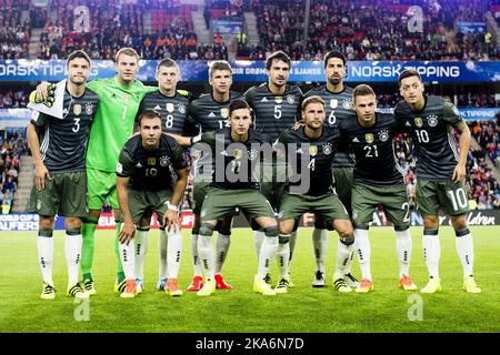 Oslo 20160904. WM-Qualifikationsspieler Männer: Norwegen-Deutschland (0-3). Die deutsche Nationalmannschaft vor dem WM-Qualifikationsspiel zwischen Norwegen und Deutschland im Ullevaal-Stadion. Hinten von links: Jonas Hector, Torwart Manuel Neuer, Toni Kroos, Thomas Muller, Mats Hummels, Sami Khedira. Vorne von links: Mario Gotze, Julian Draxler, Benedikt Howedes, Joshua Kimmich und Mesut Ozil. Foto: Jon Olav Nesvold / NTB scanpix Stockfoto