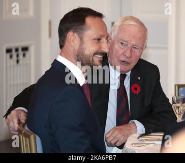 Ottawa, Kanada 20161107. Kronprinz Haakon (links) und Generalgouverneur David Johnston bei einem arbeitsreichen Mittagessen am ersten Tag des offiziellen Besuchs in der Ridaeu Hall in Ottawa, Kanada, Montag. Foto: Lise Aaserud / NTB scanpix Stockfoto