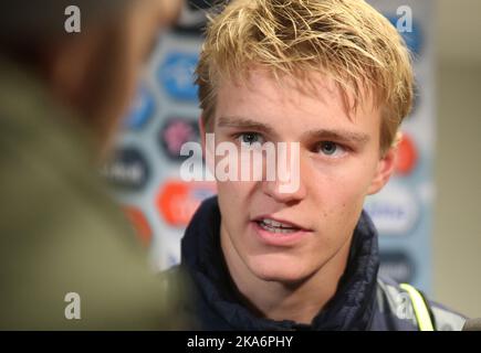 DRAMMEN 20161115. Ein enttäuschter Martin Oedegaard nach dem UEFA-Qualifikationsspiel der U-21-Europameisterschaft zwischen Norwegen und Serbien im Marienlyst-Stadion, das 1:0 endete. Foto: Berit Roald / NTB scanpix Stockfoto