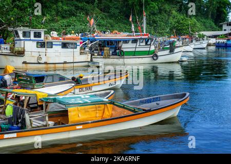 Die Boote ankerten in der Marina Alotau, Milne Bay, Papua-Neuguinea Stockfoto