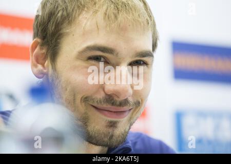 Hochfilzen, ÖSTERREICH 20170213. Die Biathlon-Weltmeisterschaften 2017 . Anton Shipulin bei einem Pressegespräch mit Fischer. Foto: Berit Roald / NTB scanpix Stockfoto