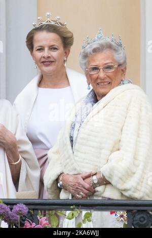 Oslo, Norwegen 20170509. Prinzessin Mabel (links) und Prinzessin Aestr, Frau Ferner. Das norwegische Königspaar erhält Glückwünsche zum 80.-jährigen Bestehen. Foto: Audun Braastad / NTB scanpix Stockfoto