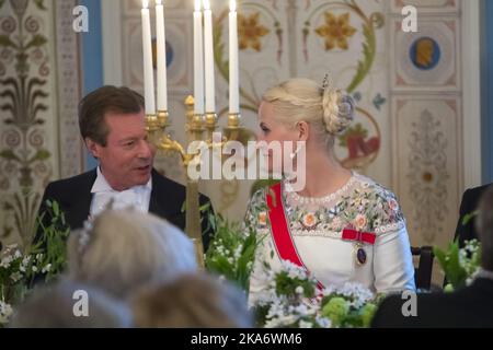 Oslo, Norwegen 20170509. Galadiner im Königspalast anlässlich des 80.-jährigen Jubiläums von König Harald von Norwegen und Königin Sonja von Norwegen. Großherzog Henri von Luxemburg und Kronprinzessin Mette-Marit während des Galadinners im Palast. POOL Foto: Heiko Junge / NTB scanpix Stockfoto