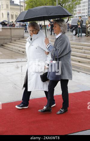 Oslo, Norwegen 20170510. Prinzessin Estride, Frau Ferner von Norwegen (links) bei der Abfahrt von Honnorbrygga in Oslo auf einem Lunch-Trip auf der Royal Yacht am Mittwoch. Foto: Gorm Kallestad / NTB scanpix Stockfoto