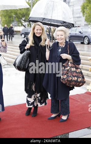 Oslo, Norwegen 20170510. Prinzessin Mabel von den Niederlanden und Prinzessin Beatrix von den Niederlanden bei der Abfahrt von Honnorbrygga in Oslo auf einem Ausflug zum Mittagessen auf der Royal Yacht am Mittwoch. Foto: Gorm Kallestad / NTB scanpix Stockfoto