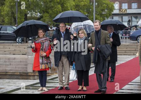 OSLO, Norwegen 20170510. Von links: Gräfin Sophie von Wessex aus dem Vereinigten Königreich, Prinz Albert aus Monaco, Großherzogin Maria-Teresa und Großherzog Henri aus Luxemburg, bei der Abfahrt von Honnorbrygga in Oslo auf einer Fahrt zum Mittagessen auf der königlichen Yacht Mittwoch Foto: Berit Roald / NTB scanpix Stockfoto