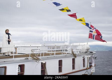 Hamar, Norwegen 20170611. König Harald und Königin Sonja (im Bild) an Bord von Skibladner auf ihrem Weg von Hamar nach Tingnes während ihres Besuchs in Hamar am Sonntag. Foto: Heiko Junge / NTB scanpix Stockfoto