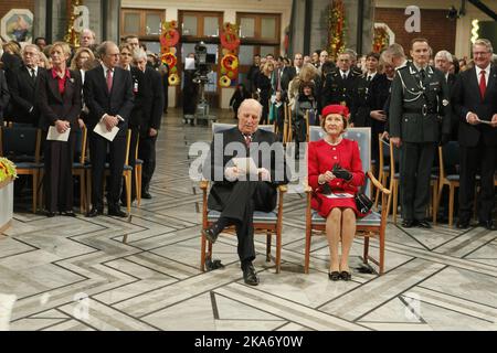 Oslo, 20170713: Der Friedensnobelpreisträger 2010, Liu Xiaobo, ist verstorben. File Photo vom Dezember 10. 2010: König Harald und Königin Sonja und der Rest des Publikums während der Friedenspreiszeremonie im Rathaus von Oslo am Freitag. Der Friedensnobelpreis 2010 wird an den chinesischen Dissidenten Liu Xiaobo verliehen. POOL. Foto: Heiko Junge / NTB scanpix Stockfoto