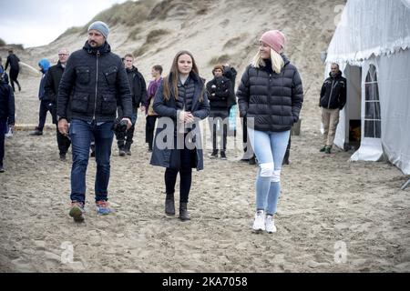 Klepp, Norwegen 20171007. Kronprinz Haakon, Kronprinzessin Mette-Marit (rechts) und Prinzessin Ingrid Alexandra bei Eurosurf am Borestrand in der Gemeinde Klepp. Foto: Carina Johansen / NTB Scanpi Stockfoto