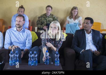 Addis Abeba, Äthiopien 20171109. Kronprinzessin Mette-Marit und Kronprinz Haakon im Flüchtlingslager Hitsats in Shire. Foto: Vidar Ruud / NTB scanpix Stockfoto