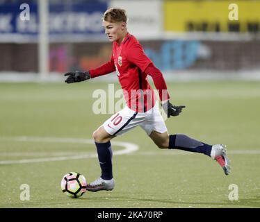 DRAMMEN, Norwegen 20171114. U21 EM-Qualifikation, Norwegen - Irland. Torschütze Martin Oedegaard während des Qualifikationsspiels der Europameisterschaft zwischen Norwegen und Irland am Dienstag im Marienlyst Stadium in Drammen. Das Spiel endete am 2-1. Foto: Lise Aaserud / NTB scanpi Stockfoto