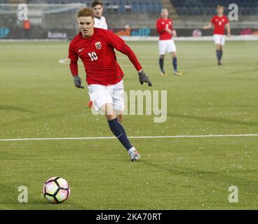 DRAMMEN, Norwegen 20171114. U21 EM-Qualifikation, Norwegen - Irland. Torschütze Martin Oedegaard während des Qualifikationsspiels der Europameisterschaft zwischen Norwegen und Irland am Dienstag im Marienlyst Stadium in Drammen. Das Spiel endete am 2-1. Foto: Lise Aaserud / NTB scanpi Stockfoto