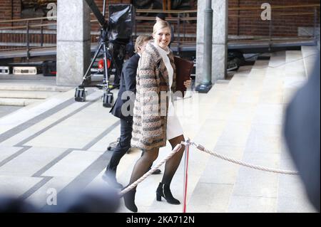 Oslo, Norwegen 20171210. Friedensnobelpreis 2017 an die Internationale Kampagne zur Abschaffung von Atomwaffen (ICAN). Die Exekutivdirektorin der ICAN, Beatrice Fihn, kommt vor der Sonntagszeremonie im Rathaus von Oslo an. Foto: Audun Braastad / NTB scanpi Stockfoto