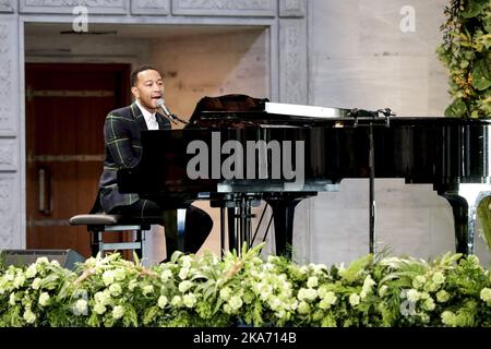 Oslo, Norwegen 20171210. Friedensnobelpreis 2017 Internationale Kampagne zur Abschaffung von Atomwaffen (ICAN). John Legend spielt während der Zeremonie. Foto: Berit Roald/ NTB scanpix Stockfoto