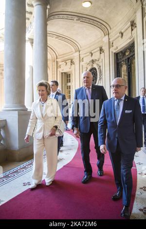 Buenos Aires, Argentinien 20180307. König Harald (Mitte), Königin Sonja und Argentiniens Außenminister Jorge Faurie treffen am Mittwoch zum Business-Seminar von Innovation Norway im Palacio San Martin in Buenos Aires ein. Foto: Heiko Junge / NTB scanpi Stockfoto